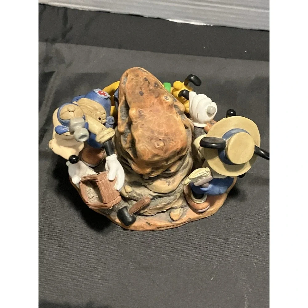 Disney Animal Kingdom Big Dig In The Boneyard Dinosaur Mickey Mouse Goofy Clock